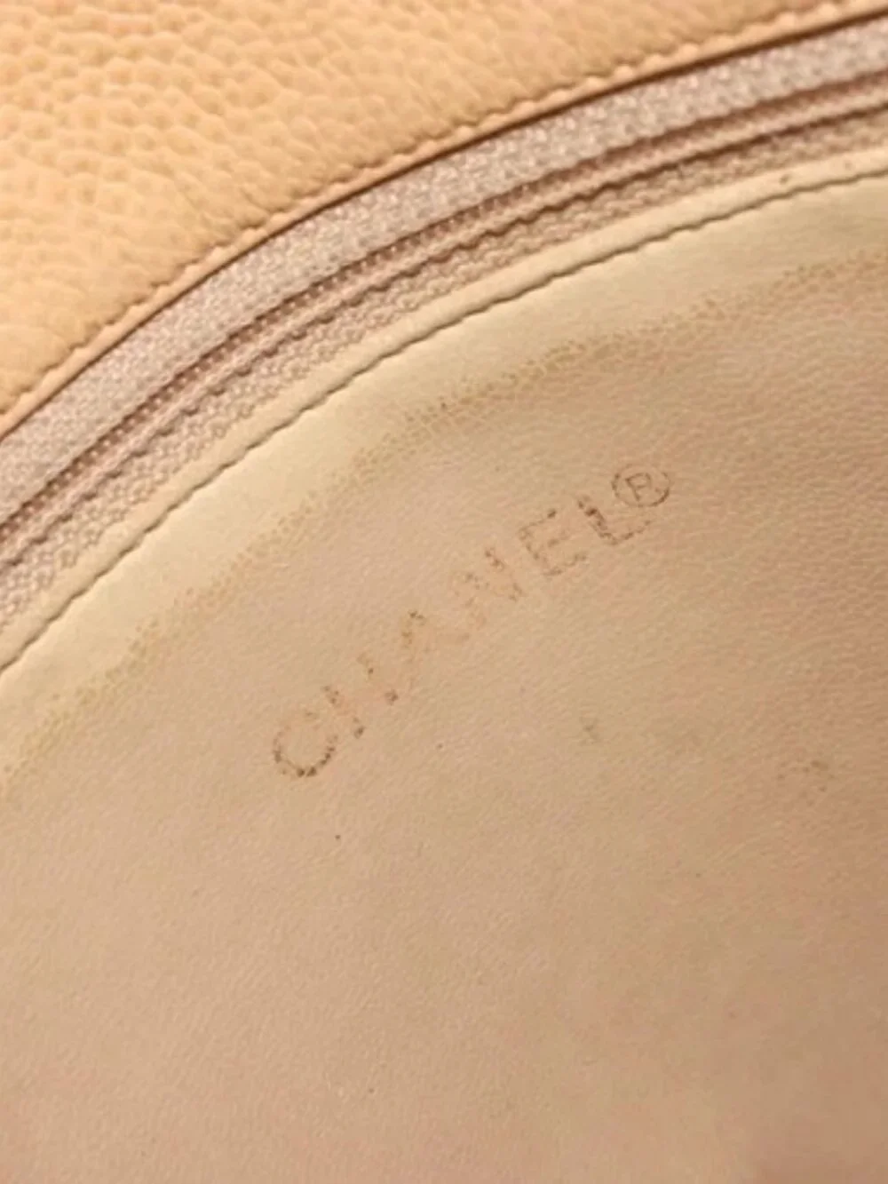 CHANEL Matelasse Chain Shoulder Bag Grained Calf Skin Beige Gold CC Auth YKZ963